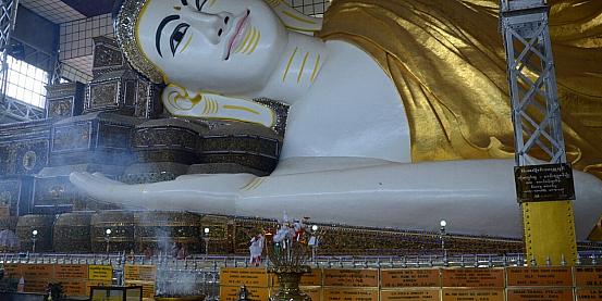 Yangon - Il buddha sdraiato Chauktatgy