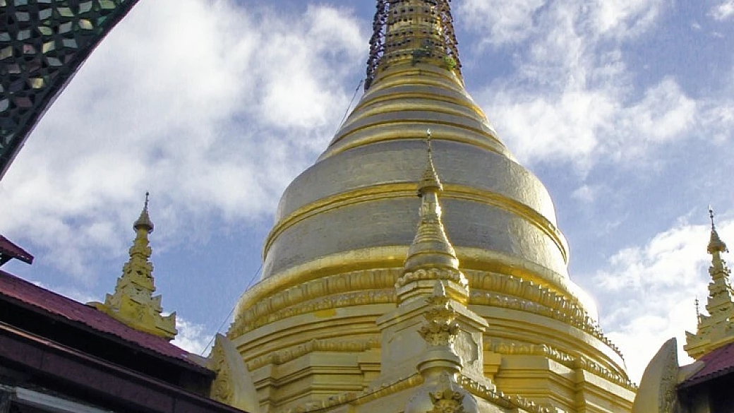 un viaggio in birmania: pagode e mare