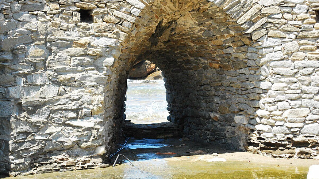 naxos e paros: così vicine, così diverse