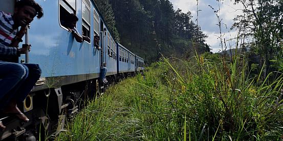 sri lanka: dove i treni sono lenti e affollati