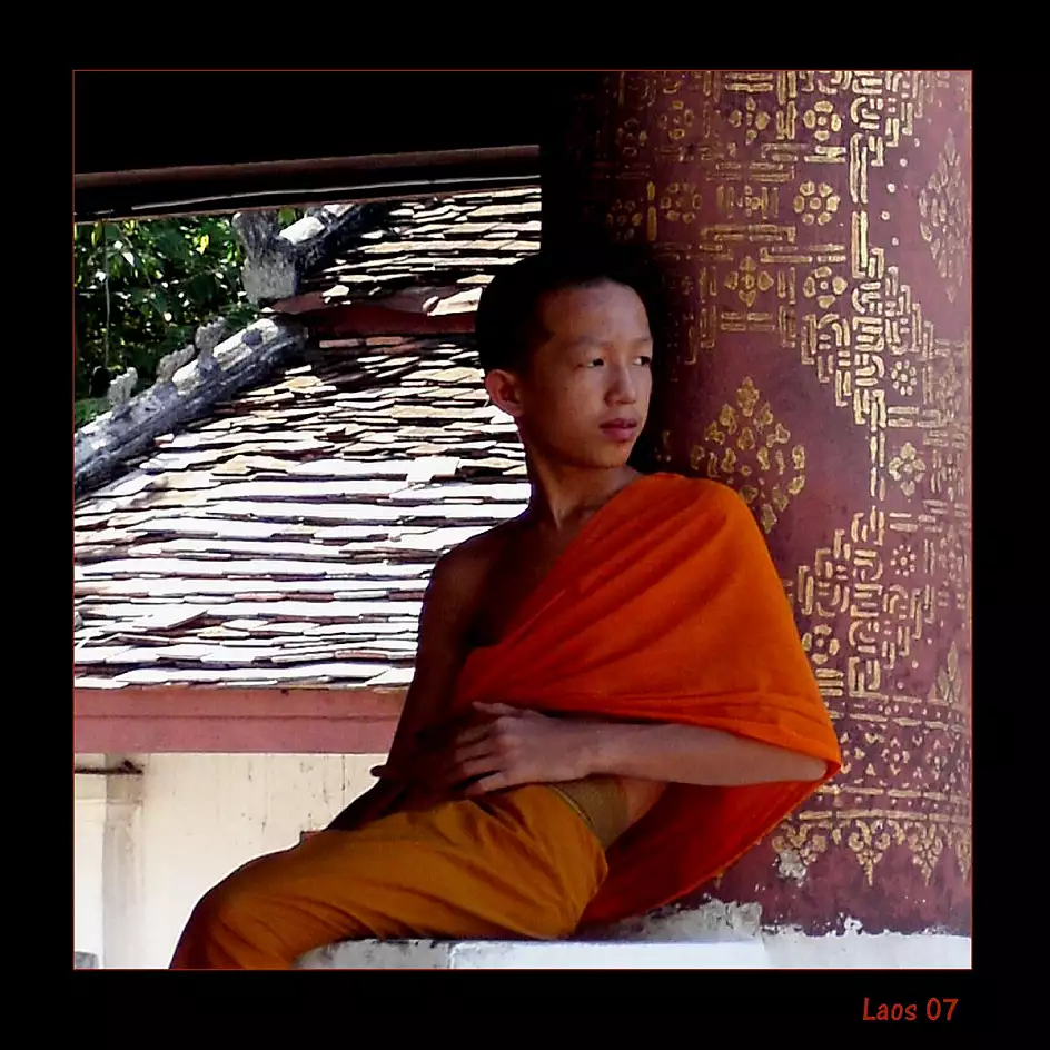 monaco del monastero di luang prabang