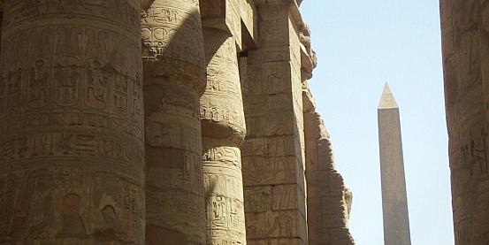 obelisco e colonne di karnak
