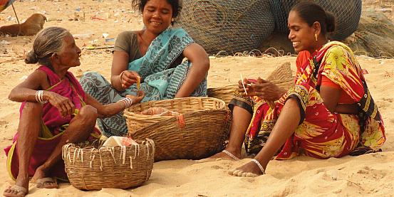 mercato del pesce, momenti tra donne - puri - india
