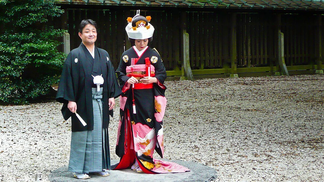 sorprendente sol levante