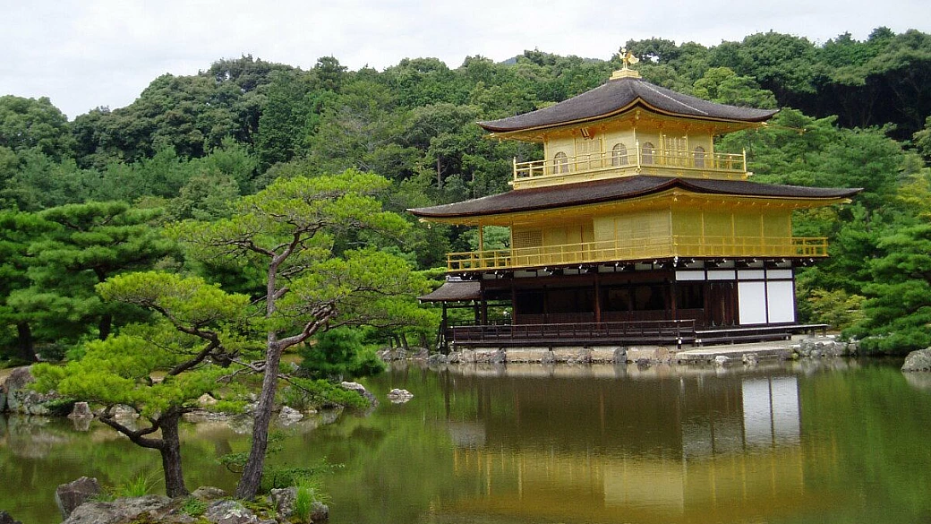 in treno in giro per il giappone
