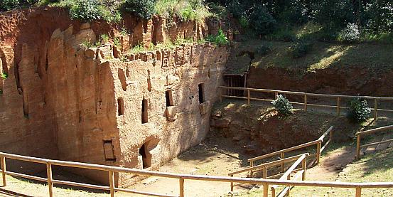La cava delle grotte di Parco Archeologico di Baratti e Populonia