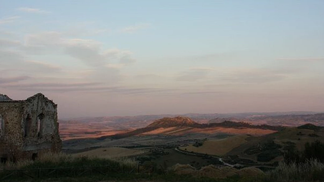 un viaggio nella terra dove proserpina fu rapita da plutone...