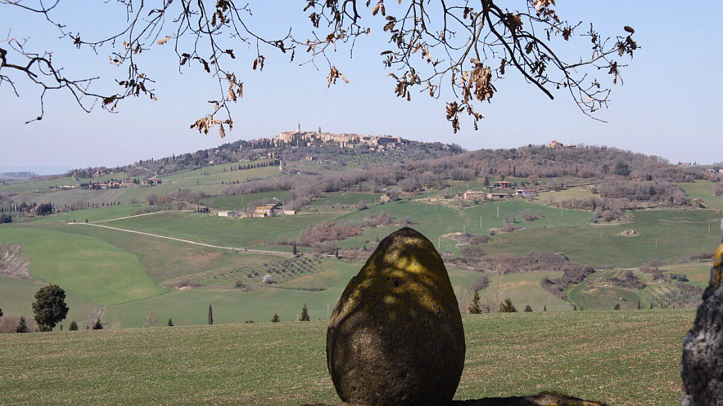 quattro amici sule rive del lago di bolsena