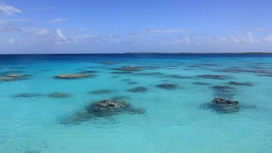 in barca a vela tra le isole