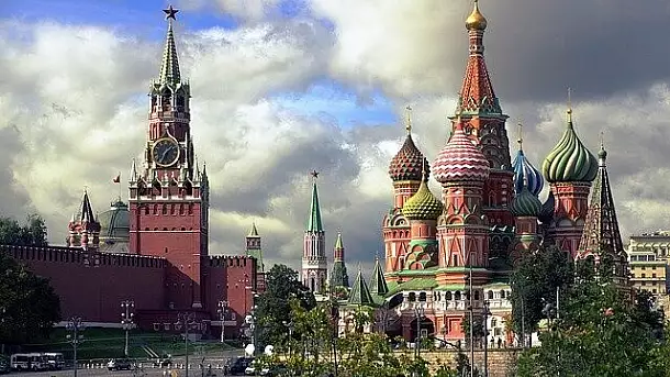 san pietroburgo e mosca: tra cupole fatate e architettura staliniana