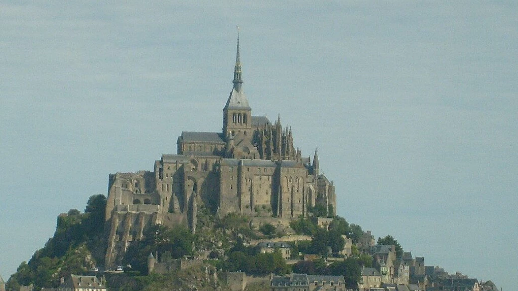 una finestra a metà su parigi