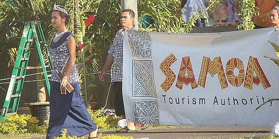 Jolivette Ete, miss Samoa 2010, sfila per la festa dell'Indipendenza