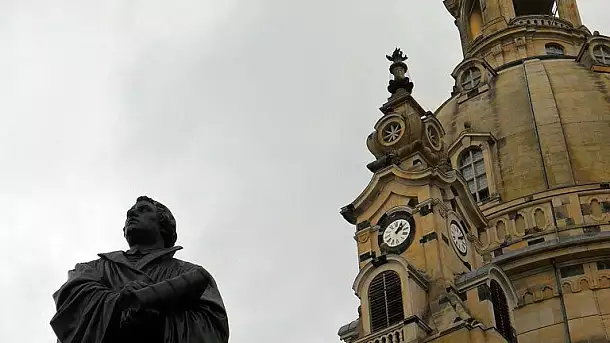frauenkirche e statua di martin lutero a dresda