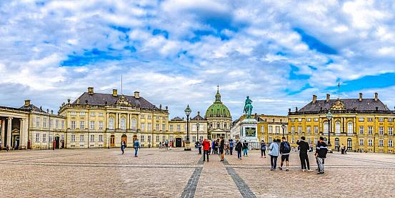Copenaghen, piazza di amalienborg con il palazzo reale
