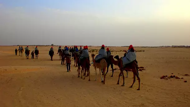 tunisia, in moto nel deserto