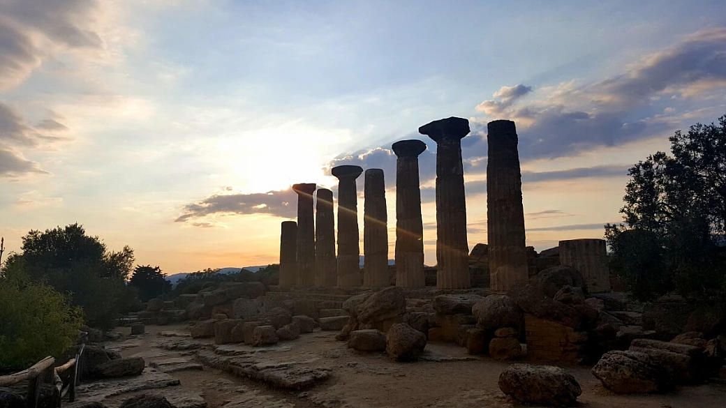 sicilia: dai templi al mare sotto il vulcano