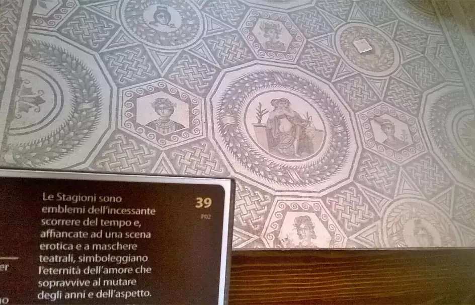 particolare di mosaico pavimentale, villa romana del casale