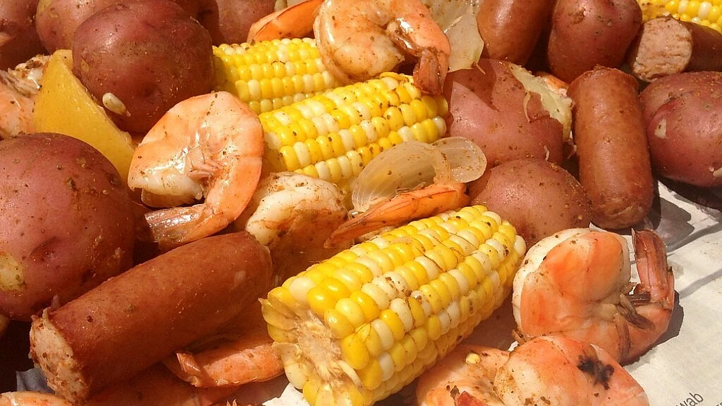 low country boil di piatto tipico del sud est usa