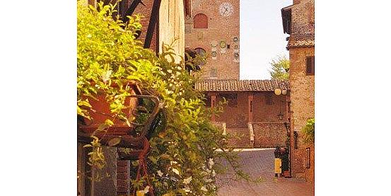 Castelli e borghi medievali in Toscana, Certaldo Alto di Firenze. Via Boccaccio e Palazzo Pretorio