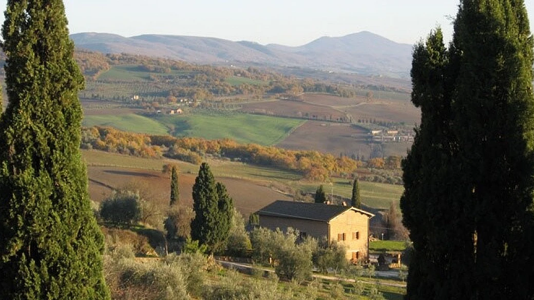 etruria: terra di tufo, di vino e di pane