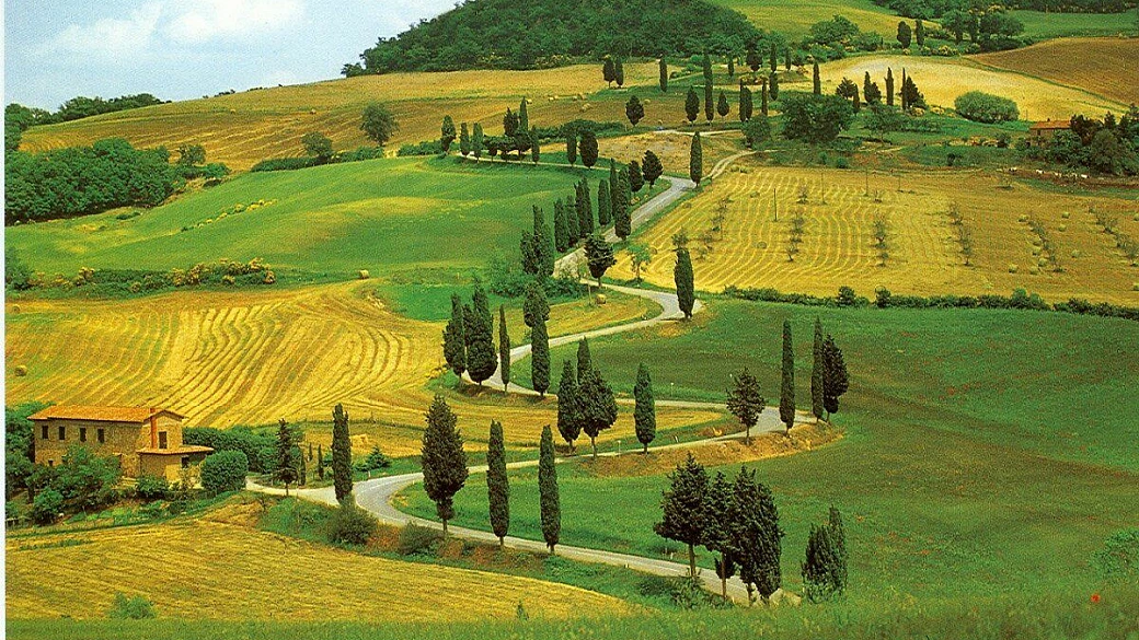 viaggio on the road in toscana