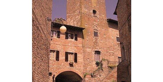 Castelli e borghi medievali in Toscana, Certaldo Alto di Firenze. Vicoli e piazzette di Certaldo Alto