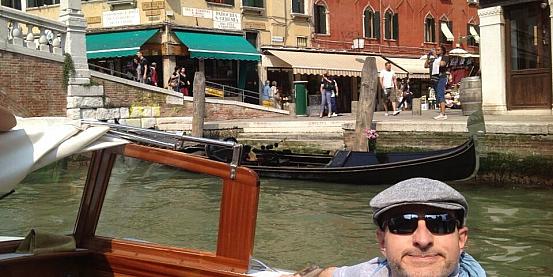 eccomi sbarcato a venezia, pronto a raccontare rotellando !! madò quanto è bella venezia e ...