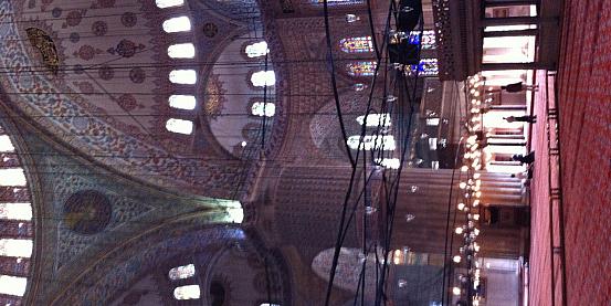 inizia la preghiera nella moschea blu di istanbul