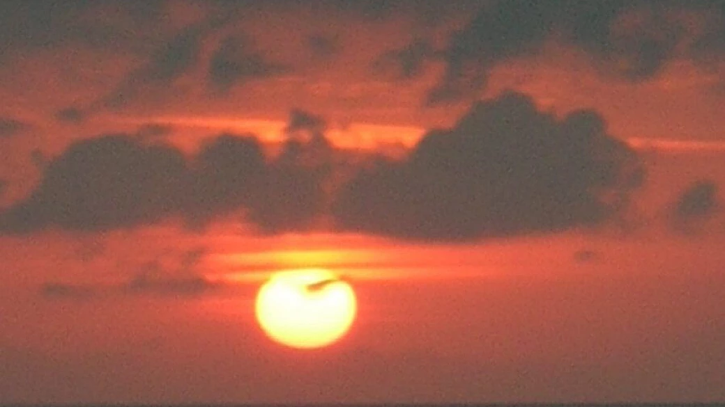 per l'aura sanza tempo tinta