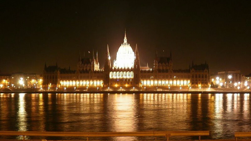 budapest, la perla del danubio sospesa nel tempo