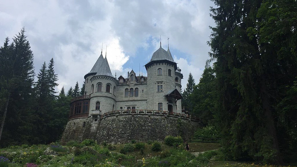 tour della valle d'aosta tra castelli, paesaggi e trekking