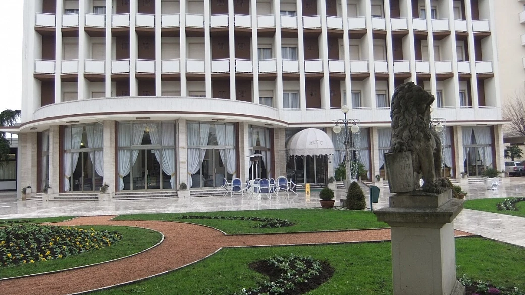 abano terme, via dalla pazza folla