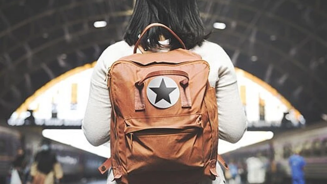 vuoi partire leggero? prova a spedire la tua valigia