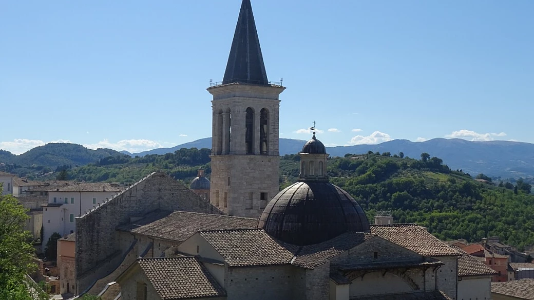 giro della rocca e strangozzi per pranzo nella bella città di spoleto