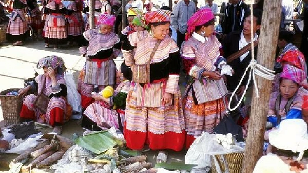 il paese dai cappelli a cono
