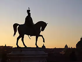 statua-vittorio-emanule-al-vittoriano