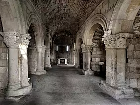 interno_della_pieve_di_san_lorenzo_a_montiglio_at_