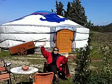 la yurta di syusy blady in piazza a pistoia