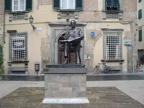 statua_puccini_lucca