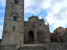 erice_duomo_e_torre_di_re_federico