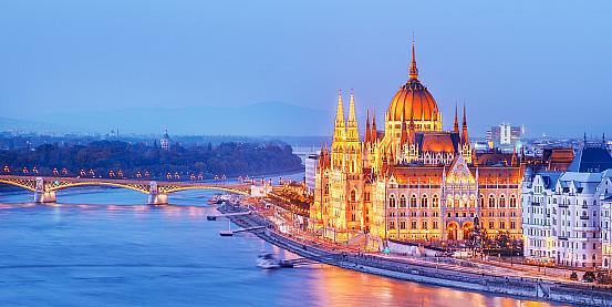 budapest,,hungary.,night,view,on,parliament,building,over,delta,of