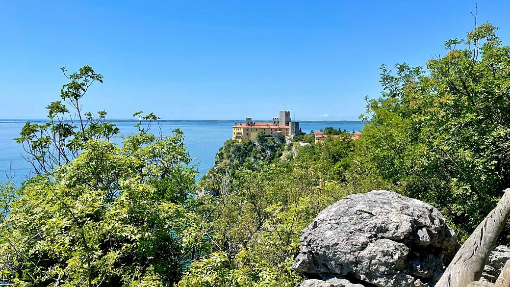 non solo miramare: l'altro castello di trieste è un luogo dalla bellezza... principesca!