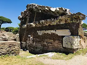 07_tempio_di_roma_e_augusto