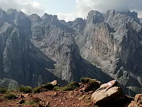 12_il_catinaccio_visto_dal_sentiero_verso_l_alpe_di_tires