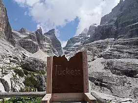 ai_rifugi_tuckett_e_quintino_sella_nel_parco_naturale_adamello_brenta