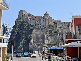 ischia_castello_aragonese_da_via_mazzella