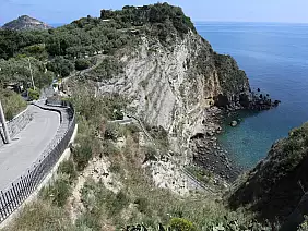 ischia_scorcio_dalla_strada_della_baia_di_sorgeto