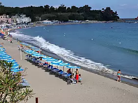 ischia_scorcio_della_spiaggia_di_san_pietro_dal_lungomare_colombo