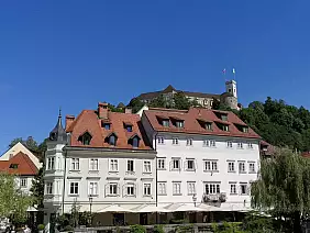 lubiana_e_sopra_il_colle_il_suo_castello