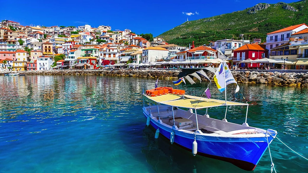 la perla dello jonio è l'isola low-cost della grecia dove ancora non è arrivato il turismo di massa